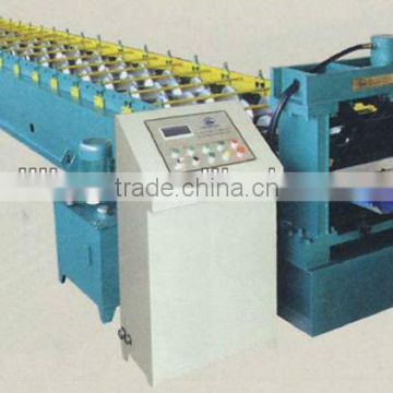 Cold metal roof and wall panel roll forming machine