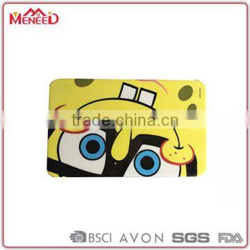 Children bread cutting used plastic mini cutting board for breakfast