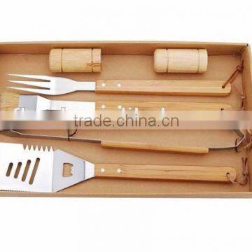 yangjiang factory manufacture stainless steel barbecue accessories with wooden handle