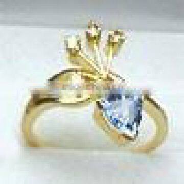 Gold Ring With Diamond & Tanzanite