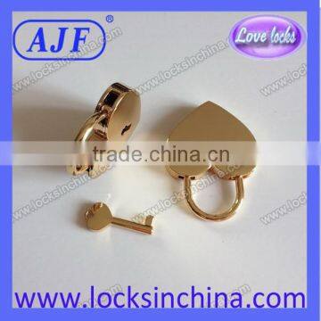 Heart Shaped Lock and Key With Gold Color photo-5