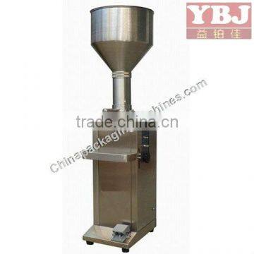 Vertical pneumatic capsule filling machine