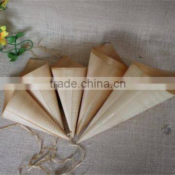 FSC top grade custom pine wooden mini cone for food