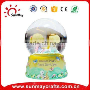 wedding party use & gifts custom made polyresin wedding snow globe