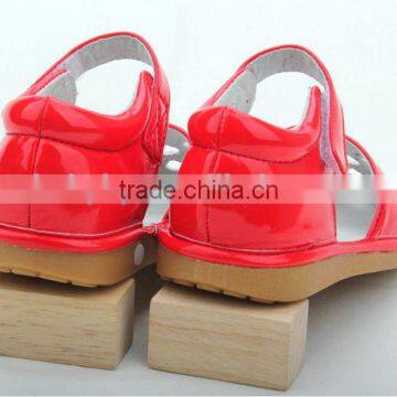 Good Quality Cheap Fashion Squeaky Shoes Kids Sandals China photo-3