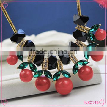 Wholesale price stocks leather chain necklace beautiful resin pendant necklace