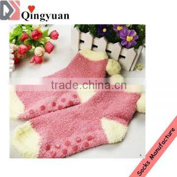 lady's anti slip fluffy socks/women indoor microfiber fuzzy socks