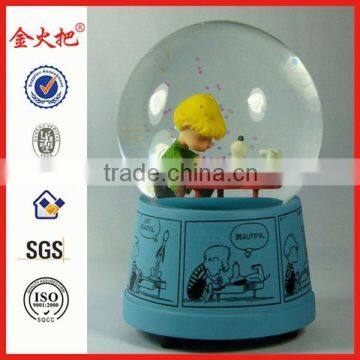 Polyresin Souvenir snow globe Crafts for graduation gift