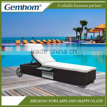 Top quality patio beach sun lounger with wheels