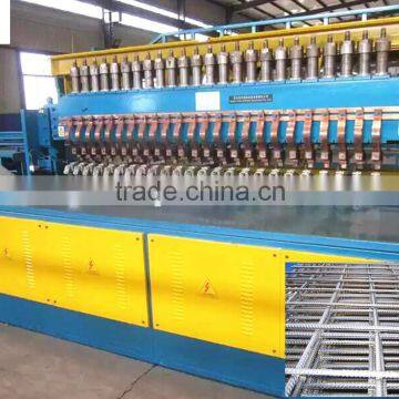 Welded reinforcing wire mesh making machine