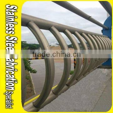 Outdoor Floor Mounting Stainless Steel Highway Aluminum Guardrail photo-5