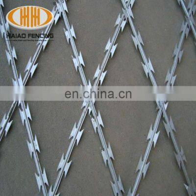 Hot Sale and Security BTO-22 Concertina Razor Barbed Wire price and Mobile Razor Wire Barrier Trailer