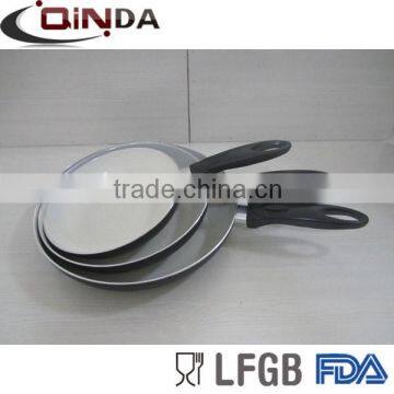 Ceramic fry pan/frying pan with honey comb bottom