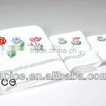 hotel use 100% cotton three pieces towel with embroidery