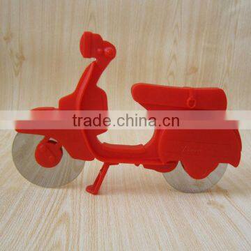 MingFeng branch scooter pizza cutter with red color