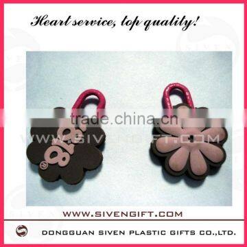 Wholesale pvc or silicone zipper puller design