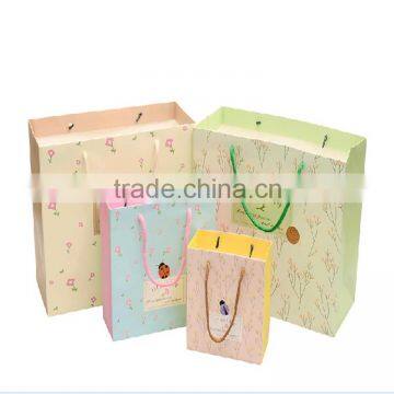 Exquisite different size of high quality gift paper bag with colourful handle