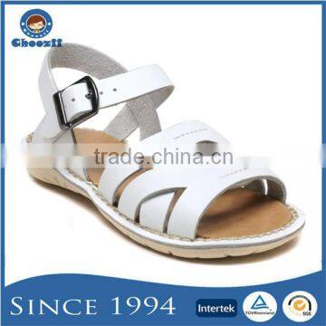 China Wholesale Import Pure White Color Open Toe Girls Flat Sandals with Buckle