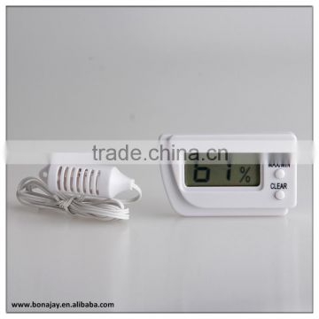 Digital hygrometer with external humidiry sensor