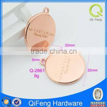 Q-2861 Metal Logo Tag for Bags Red Anti Color Beautiful Round Shape