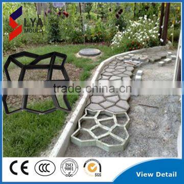 Plastic concrete pavement mould