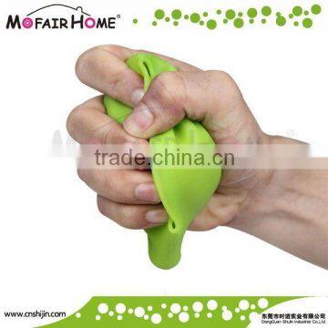 Easily squeezing juice manual squeezer