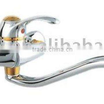 Single handle faucet