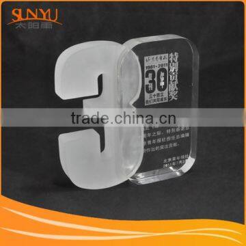 Custom numeral shaped frosted acrylic memorable trophy and new design awards