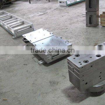 High speed ceiling panel mould