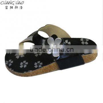 2016 new style women cork slipper simple pinch style black ground has silver flower fashion cork slipper