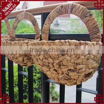 Factory wholesale metal Natural Wicker Artificial hanging planter indoor