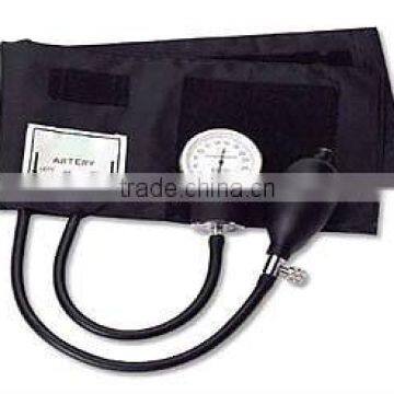 Palm type aneroid sphygmomanometer