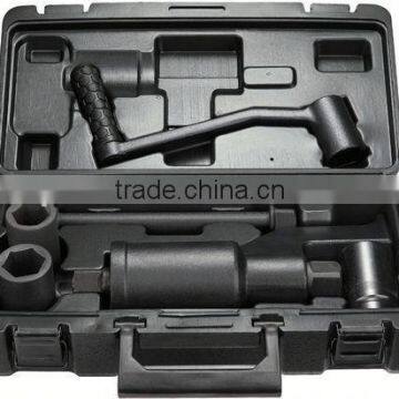 labor saving wrench for turck use
