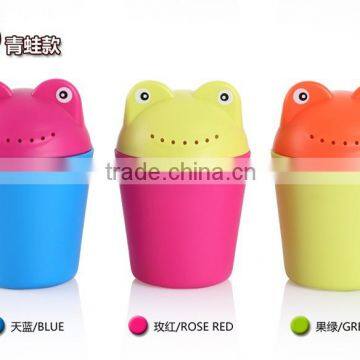 Plastic frog baby wash hair cup