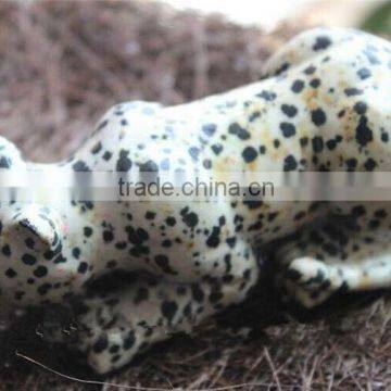 hand carved funny dot stone crystal leopard animals figurine