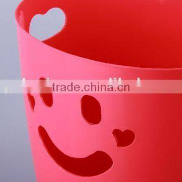 Hollow Out Smiling Face Plastic Trash Can Household Garbage Can/Rubbish Bin photo-3