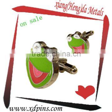 2015 new design morden custom green frog cuff link