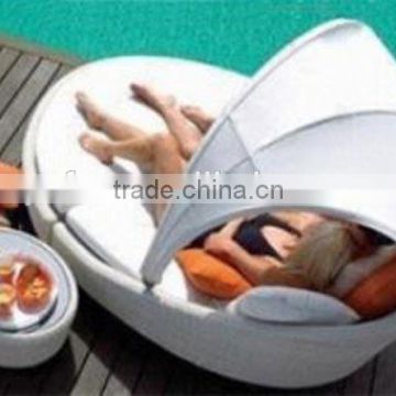 2014 hot sale rattan cheap beach sunbed