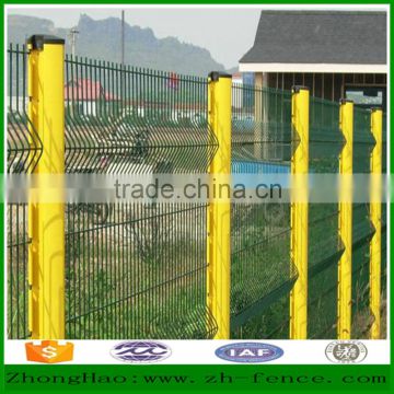 Galvanized and PVC coated triangle bending fence/welded mesh fence for selling