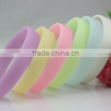 Customized Camouflage Recycled Rfid Silicone Bracelet Price,Glow in Dark Funny Silicone Wristband Wholesale