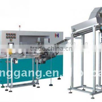 PET blow molding machine with handle pre-insert