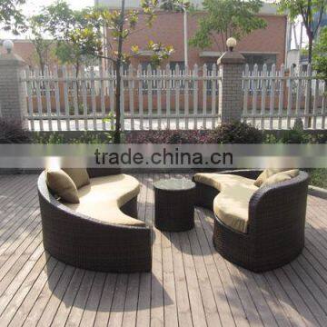 Nice Sectional Rattan Round Daybed & Side Table