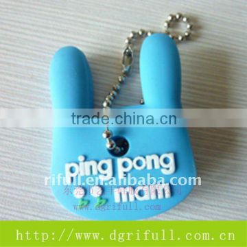 fashion silicon keychain with letter ping pong