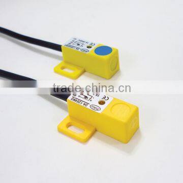 Compact rectangular 12 mmsq / Top / Front Sensing surface / 4mm / DC 10-30V / DC-3 wire / Inductive Proximity Sensors