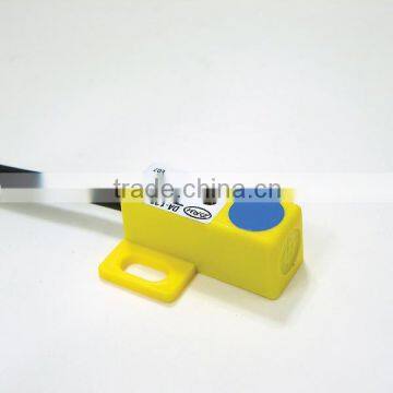 Compact rectangular 12 mmsq / Top Sensing surface / 4mm / DC 10-30V / DC-3 wire / Inductive Proximity Sensor