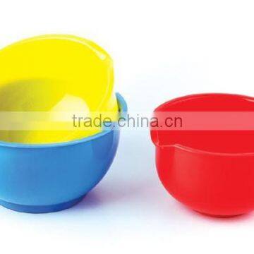 large plastic mixing bowls