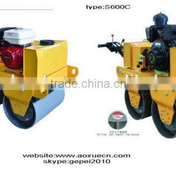 Double drums driving and vibrating road roller, concrete and asphalt surface compacting machine