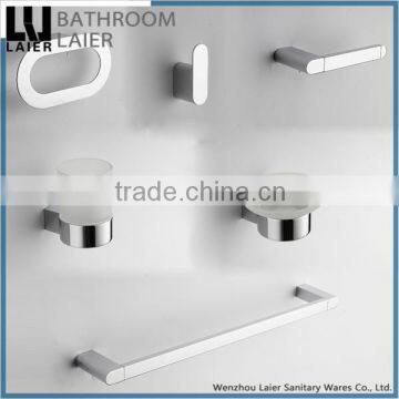 China Supplier Novel Design ZInc Alloy And Glass Chrome Finishing Wall-Mounted Bathroom Accessories Set