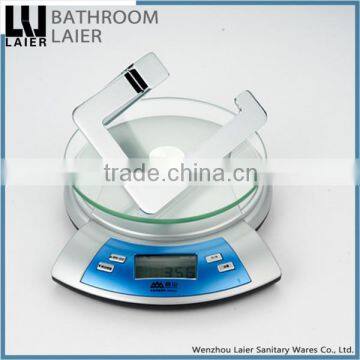 Elegant Unique And Versatile Zinc Alloy Chrome Finishing Bathroom Accessories Wall Mounted Toilet Paper Holder photo-5