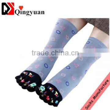 Fashion colorful women anti-slip five fingers dot absorb sweat socks